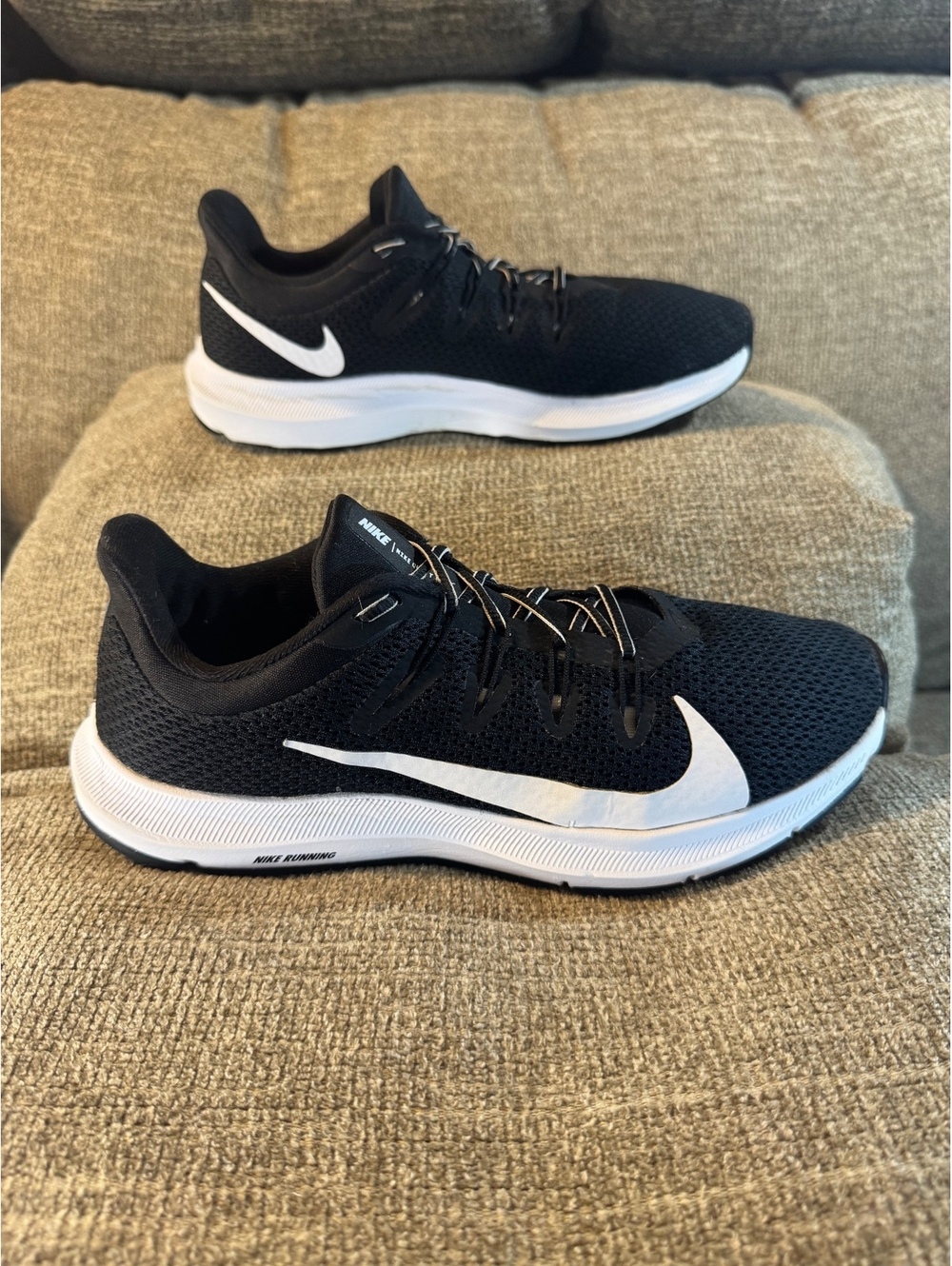 Nike Quest 2 Black White Running Shoes Women's Size 8 Sneakers CI3803-004